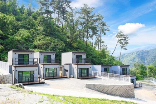 Hongcheon Maison | Hongcheon stone brown Pension