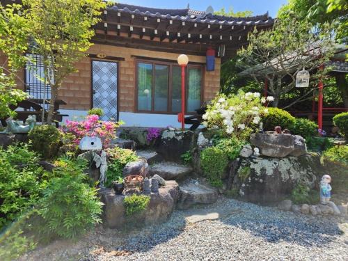 Hongcheon Maison | Hongcheon Yongho River Pension