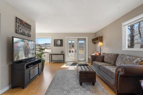 Drumheller Maison | Hoodoo Hideout - 2BR House - Family Retreat - King Suite