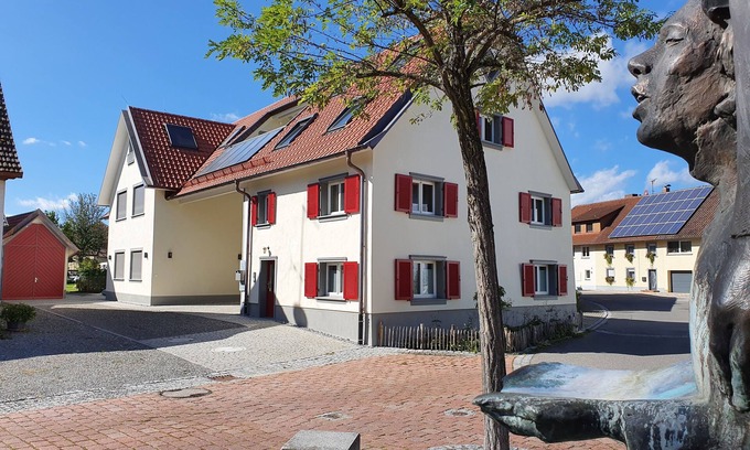 Moos Appartement | höriHaus 1804 - Apartment "Höriblick": Quiet, less than 200m from the lake, restaurants, Edeka