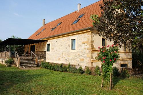 Ustek Maison | Horní Strakův mlýn