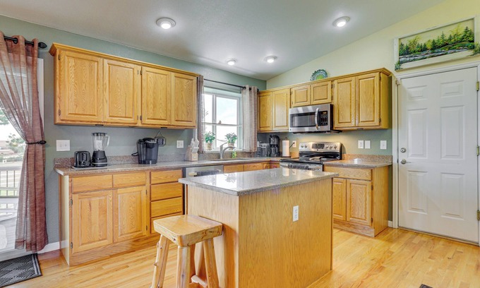Elizabeth Maison | Horse Country Home Near Castlewood Canyon!