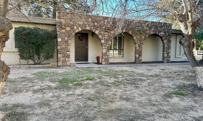 South Mountain Maison | Horse Ranch Centrally Located