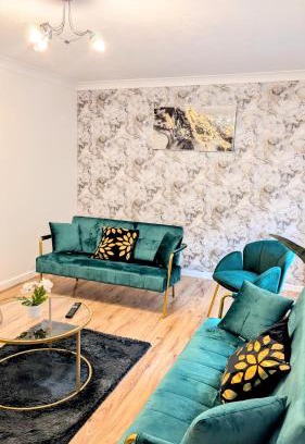 Thamesmead East Appartement | Horse view spacious 4BR Hse sleeps 8 Garden & driveway parking
