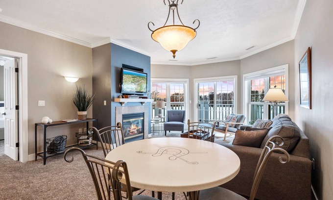 Egg Harbor Copropriété | Horseshoe Bay Club Cottage #2-Inclusive Golf Course and Club Access!