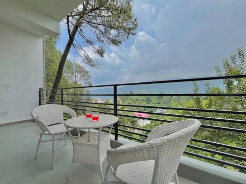 Dharampur Appartement | host jatin kasauli crest 7o1827o7o3