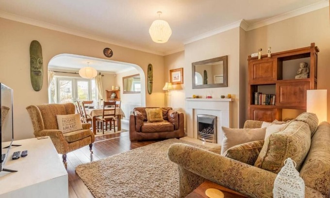 Thorpe St Andrew Maison | Host & Stay | Applegarth House