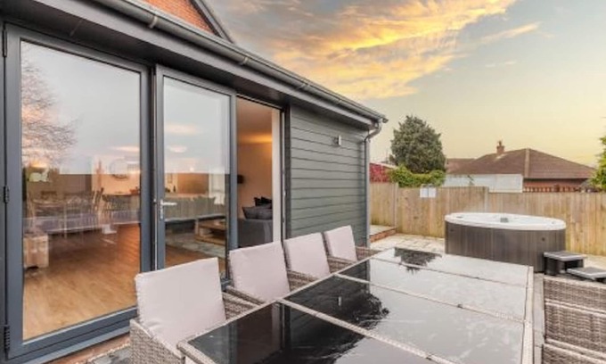 Cromer Maison | Host & Stay | Crimond House