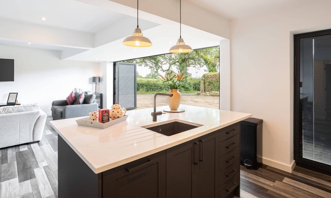 Radbourne Maison | Host Stay The Stable