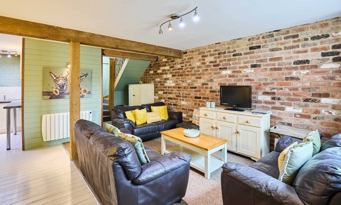 Fakenham Maison | Host & Stay | West Barn