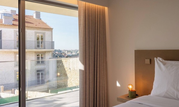 Santa Marinha Maison | Host Wise - 5 Fervença Boutique Palace Flats