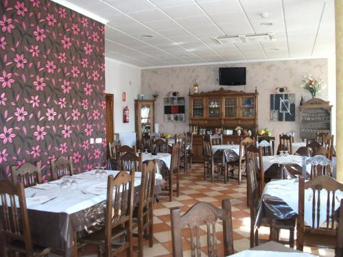Carboneras de Guadazaon Maison | Hostal Cabañas