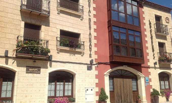 Priego Maison | Hostal Los Claveles
