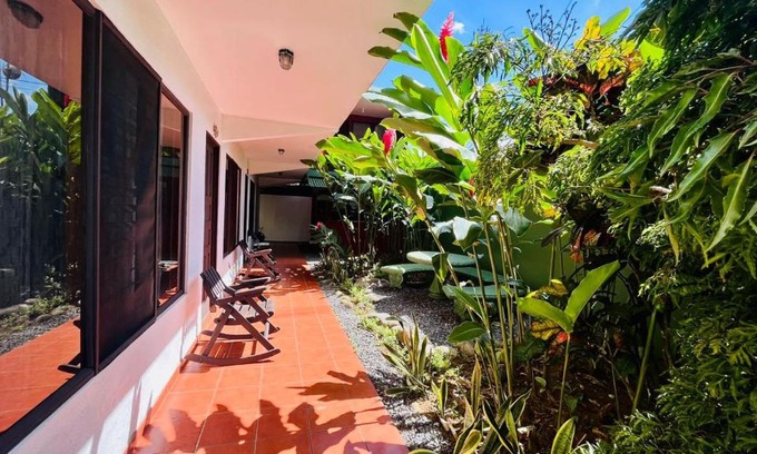 Nuevo Arenal Hôtel | Hostal Nuevo Arenal downtown, private rooms with bathroom