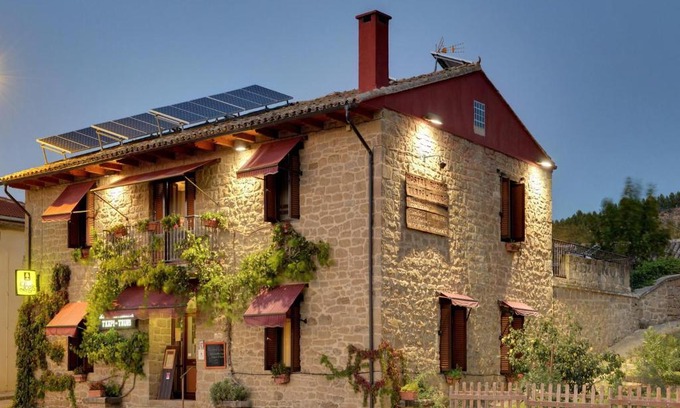 Murillo el Fruto Maison | Hostal Rural Txapi Txuri Logis Hotels