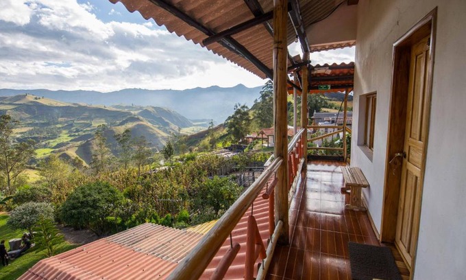 Isinlivi Maison | Hostal Taita Cristobal