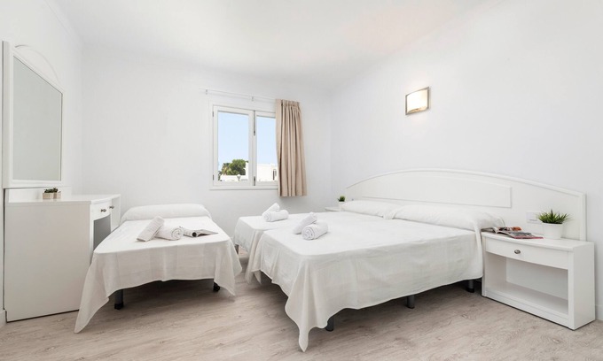 Cala d'Or Hôtel | HOSTAL TALAMANCA HAB. TRIPLE - Friendly hostel recently refurbished just a stone's throw f