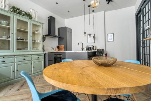 Scheveningen Appartement | Hosted by Wendy Prins Willem 1