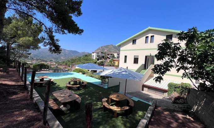 Gonnesa Lit Et Petit-Déjeuner | Hostel with sea view rooms and private bathroom