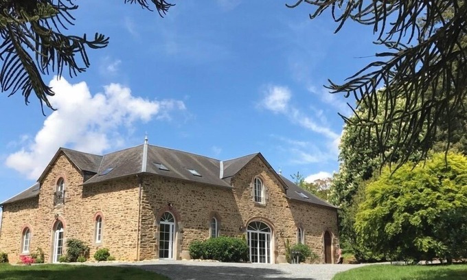 Saint-Pierre-des-Landes Hôtel | Hostellerie de Fontenaille