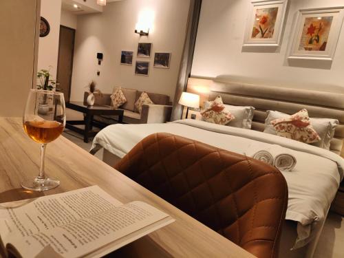 Noida Appartement | Hostie Asita - Studio Apartments with Pvt Kitchenette, Noida