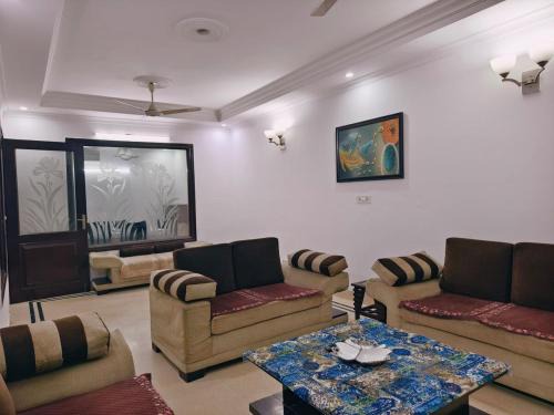 New Delhi Appartement | Hostmystay-3BHK in GK3 ! Mblck
