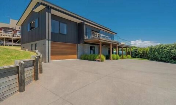 Rings Beach Maison | Hosts on the Coast Ataahua
