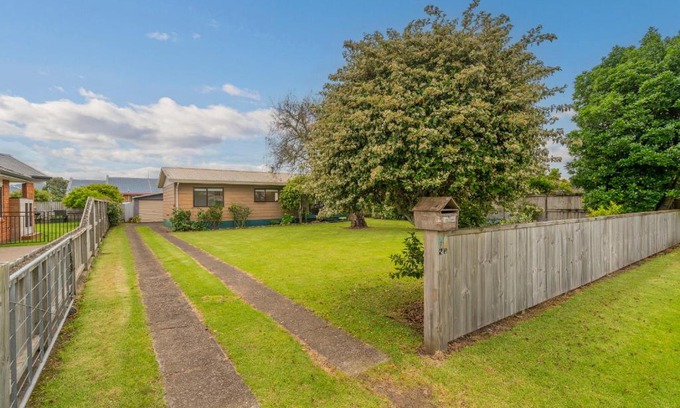 Whitianga Maison | Hosts on the Coast Hibiscus House