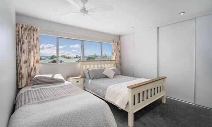Whitianga Maison | Hosts on the Coast Pelicans Coastal Perch