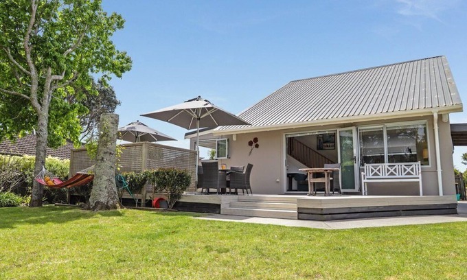 Pauanui Maison | Hosts on the Coast Sun Kissed Family Fun