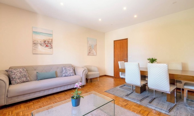Ramalde Appartement | HostWise - Bright and Spacious Flat