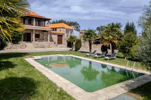 Gondalaes Maison | HostWise - Country Villa w/Pool, Court & Views