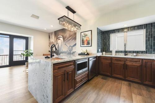Mount Washington Appartement | HostWise Stays - Grandview Penthouse - Sweeping City Views, High End Living