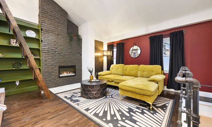 Central Northside Maison | ★ HostWise Stays ★ King Bed Carriage House in Mexican War Streets