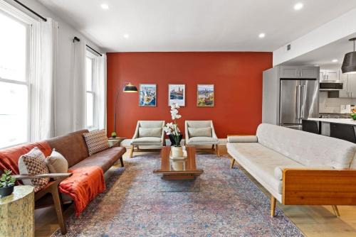 Central Northside Appartement | HostWise Stays - Prime Mexican War Streets 2BR Apartment