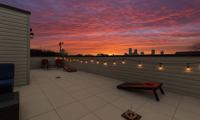 Central Northside Maison | ★HostWise Stays★ Rooftop Deck ★ Garage ★ New Build ★ Great Location