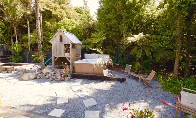 Waiatarua Maison | Hot spa, unique 3 bedroom sanctuary with views