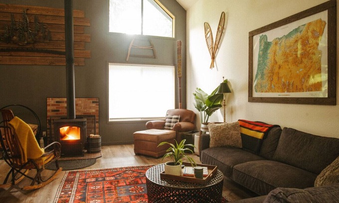 Welches Cabine | Hot Tub, 1.6 acres + Game Room| Walk to wine bar, coffee shop and more