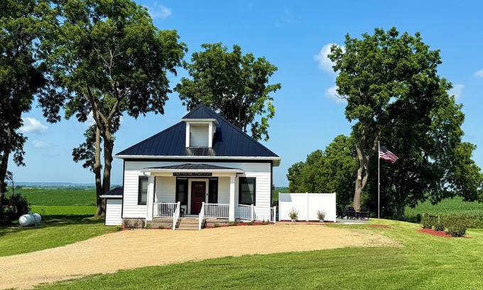 Galena Maison | Hot Tub 2-bedroom 2 full bath in lovely Galena countryside