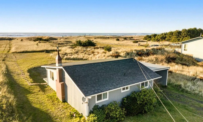 Ocean Park Maison | Hot Tub, Amazing Views, Ocean Front, Pets OK (Serenity)