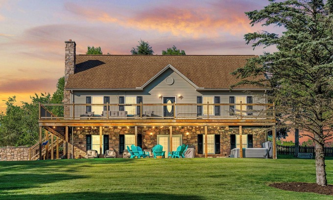 Honey Grove Maison | Hot Tub and Game Room in a secluded setting. Mountain Serenity Retreat