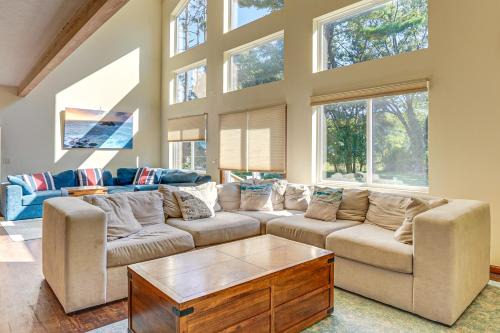 Whitehall Maison | Hot Tub and Game Room Spacious Whitehall Home!