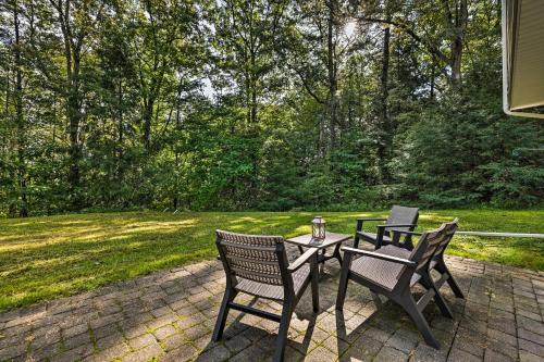 Stroudsburg Maison | Hot Tub and Yard Stroudsburg Home in Poconos