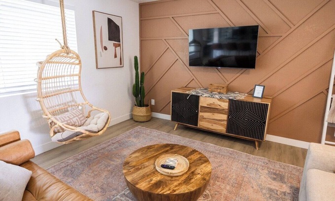 Gilbert Maison | Hot tub , cruisers, Putting Green & Pet Friendly
