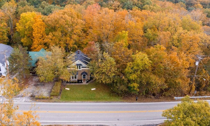 Peninsula Maison | Hot Tub, CVNP, Private Waterfall Trail, Firepit