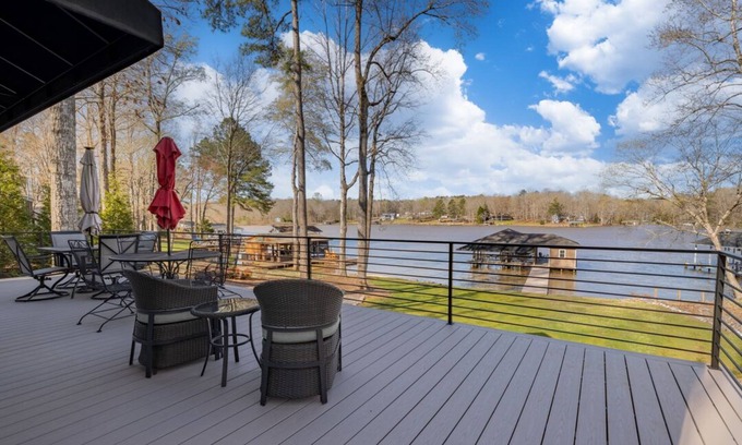 Macon Maison | Hot Tub, Dock, Large Deck, Firepit, Tiki bar