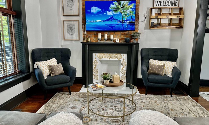 Weinland Park Maison | Hot Tub, Firepit, Cornhole, Foosball, King Beds, 2-car Garage, Walkable