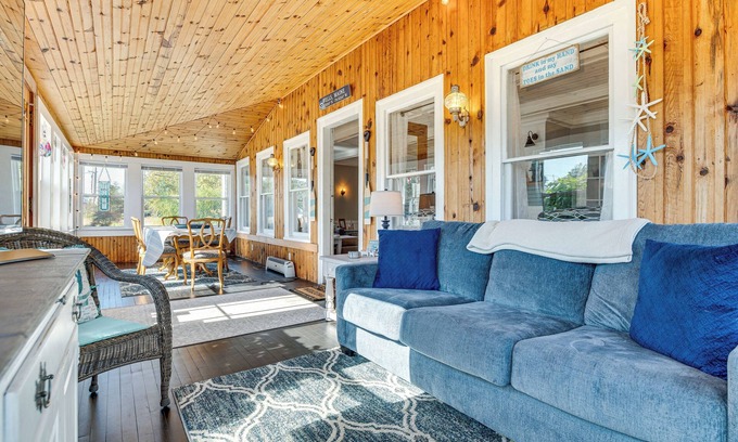 Ogunquit - Wells Maison | 2 Mi to Beach: Getaway w/ Hot Tub in Wells!
