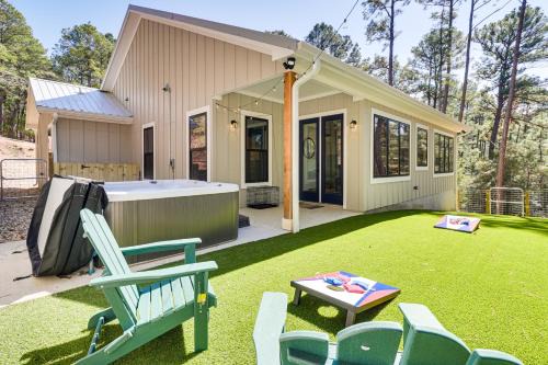 Bastrop Maison | Hot Tub, Game Room and Fire Pit Evergreen Escape