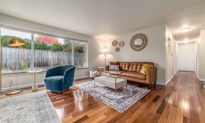 Friendly Maison | Hot tub Game Room Arcade AC near UofO, Hayward Field & Matt Knight